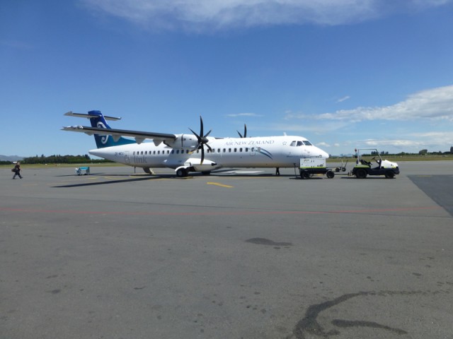 Notre avion Christchurch-Wellington sur le tarmac au départ