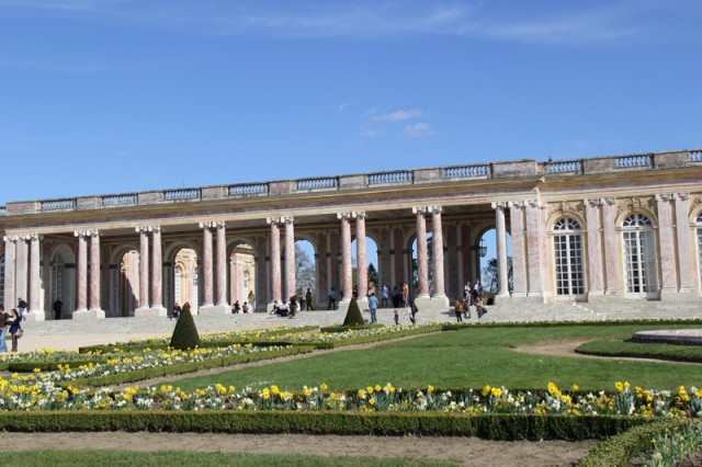 Vue sur le Grand Trianon depuis le jardin